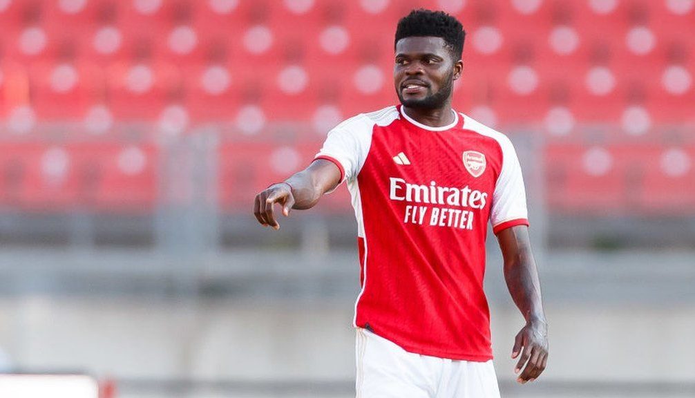 Thomas Partey luôn muốn ở lại Arsenal và tham dự C1